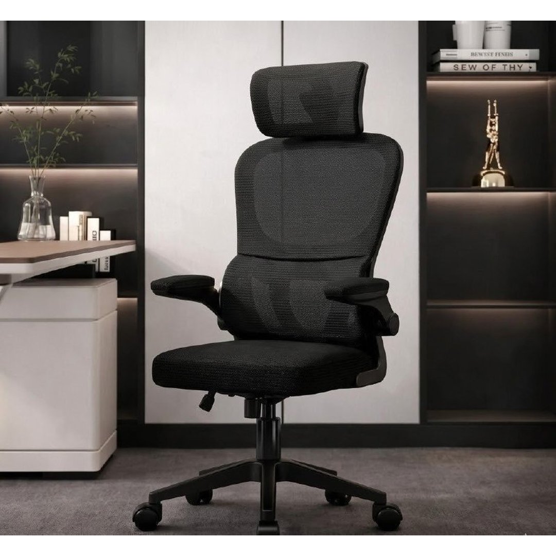 Cadeira de Escritório Ergonômica preta Giratória com Apoio Lombar e Braços Ajustáveis LARUNO